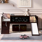 Lit mezzanine double avec trois tableaux noirs, deux boîtes de rangement et un toboggan, parfait pour l'aire de jeux de la chambre des enfants