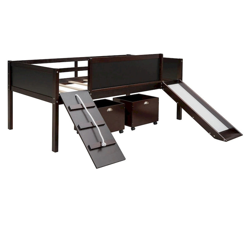 Lit mezzanine double avec trois tableaux noirs, deux boîtes de rangement et un toboggan, parfait pour l'aire de jeux de la chambre des enfants